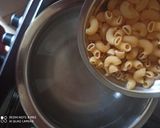 A picture of step 1 of Chilli Mushroom Pasta.