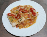 Foto del paso 2 de la receta: Ventresca de merluza al vino blanco con verduras