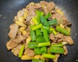 五花肉炒玉米筍的食譜步驟4照片