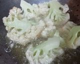 A picture of step 4 of Cauliflower fritters.