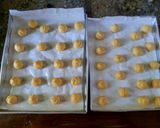 Foto langkah ke 6 dari resep Soes Kering Isi Coklat.