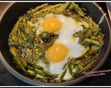 Foto del paso 3 de la receta Espárragos fritos con huevo