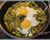 Foto del paso 3 de la receta: Espárragos fritos con huevo