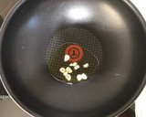 Foto del paso 2 de la receta: Macarrones con kumato, champiñones y jamón