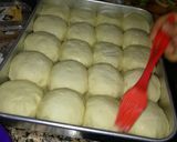 A picture of step 3 of Pull apart cheesy pav.
