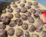 A picture of step 10 of Swedish Meatballs (köttbullar).