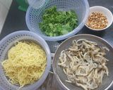 Hình bước làm 6 của món Mì trứng trộn nấm bào ngư