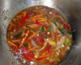 Foto langkah ke 6 dari resep Gurame Asam Manis Pedas.