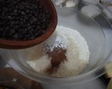 Foto langkah ke 3 dari resep Banana Muffin dengan Yoghurt (Tanpa Mixer).