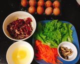 Hình bước làm 1 của món Onigirazu-cơm gói rong biển