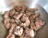 Hình bước làm 2 của món Sườn hầm bí đỏ