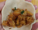 A picture of step 7 of Samosa in momo style.
