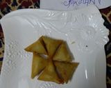 A picture of step 3 of Yummy chicken one bite samosas.