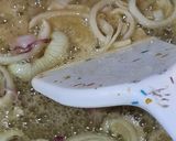 Foto langkah ke 3 dari resep Tumis Brokoli Wortel dan Sosis.