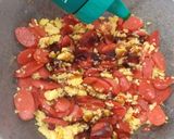 Foto langkah ke 4 dari resep Orak Arik Telur Sosis.