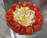 Une image de l'étape 4 de Salade d'endives aux tomates, ail noir et feta.