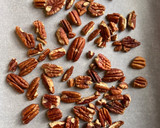 Foto del paso 1 de la receta: Cookies con nueces pecanas y chips de chocolate blanco!!