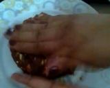 A picture of step 2 of Unbaked chocolate biscuits cake.