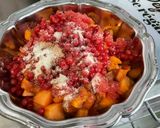 Une image de l'étape 9 de Salade de melon, groseilles rouges, pomelo, abricots et menthe.