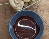 Foto del paso 2 de la receta Rollitos de hojaldre con crema Kinder y chocolate 🥐🍫