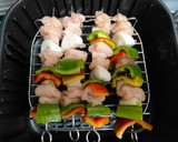 Foto del paso 4 de la receta: Brochetas de pollo con verduritas y arándanos