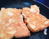 A picture of step 5 of Fried egg cheese bread by chef maryumms cuisine🌸.