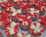 Foto langkah ke 10 dari resep Bolu Kukus Santan Merah Putih 17 Agustusan.