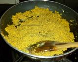 A picture of step 2 of Besan suji burfi.