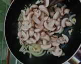 Foto langkah ke 3 dari resep Pokcoy Siram Jamur Saus Tiram.