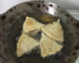 A picture of step 8 of Chinese Samosa.
