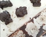 Foto langkah ke 3 dari resep Permen Coklat Isi 🍫.