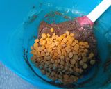 Foto del paso 3 de la receta: Magdalenas de chocolate con chispas de caramelo