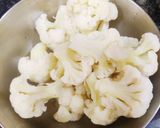 A picture of step 1 of Cauliflower Rezala.