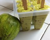 Foto langkah ke 3 dari resep Avocado Popsicle.