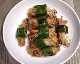 A picture of step 2 of Stuffed Enoki Mushroom.
