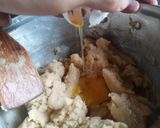 Foto del paso 3 de la receta: Croquembouche (masa choux y crema pastelera)