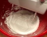 Foto del paso 1 de la receta: Merengón con fresas 🍓