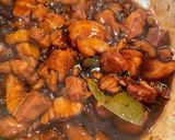 Hình bước làm 4 của món Adobo - thịt kho kiểu Philippines