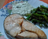 Foto del paso 6 de la receta: Salmón en airfryer con salsa tártara y trigueros salteados