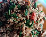 รูปขั้นตอนการทำที่ 5 ของ กะเพราหมูสับไข่ดาว แคร์หมูชวนหิว ติดตามได้ที่ยูทูป แคร์จันตนา 🤍