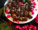 चॉकलेट बिस्कुट रोल (Chocolate biscuit roll recipe in hindi) रेसिपी चरण 3 फोटो