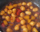 Foto langkah ke 3 dari resep Semur Telur Kentang Simpel.
