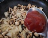 A picture of step 2 of Chilli Mushrooms & Bell Peppers 😁.