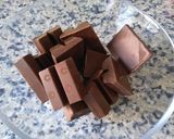 Foto del paso 5 de la receta Bizcocho de yogur con limón, nueces y cubierta chocolate