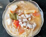 รูปขั้นตอนการทำที่ 3 ของ ต้มยำหมูสันคอสไลซ์​น้ำใส​ (คีโต)​