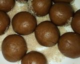 A picture of step 4 of Christmas ginger cookies.