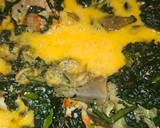 Foto del paso 5 de la receta: Revuelto de espinacas y verduras con gambas