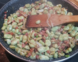 Foto del paso 3 de la receta: Habitas con jamón y huevo cocido