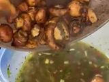 Champignons à la sauce chien