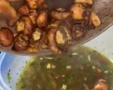 Une image de l'étape 3 de Champignons à la sauce chien.